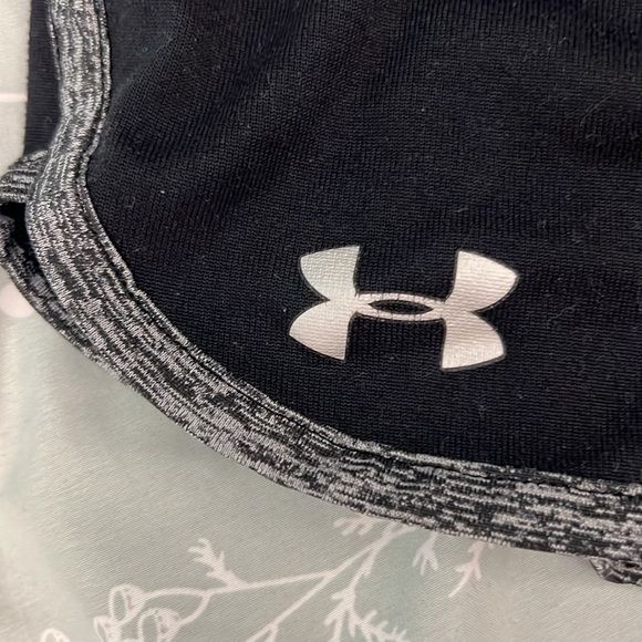 Under armor shorts - Picture 2 of 4